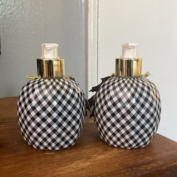 NWT 2- Maison De Base- Buffalo Check Pumpkin Sandalwood & OUD Scented Hand Soaps - Picture 6 of 17